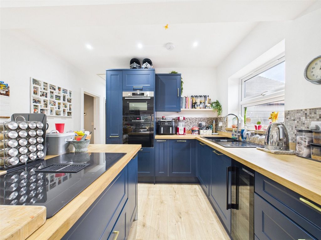 Property photo 3 of 14 Picture No. 10