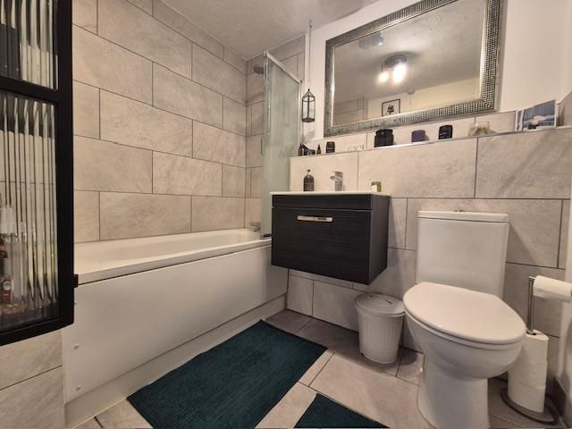 Property photo 3 of 11 Bathroom