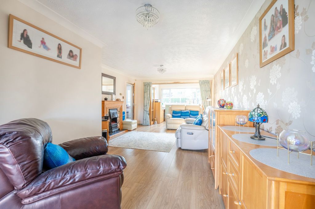 Property photo 3 of 28