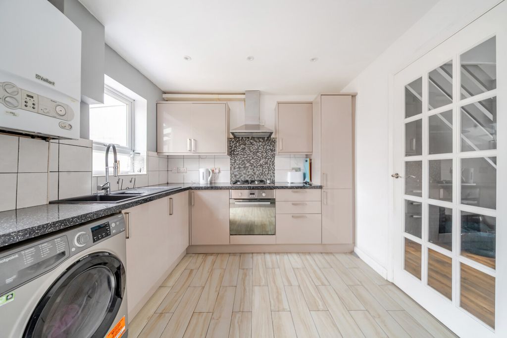 Property photo 2 of 11 1441527-5-69d7Cf2...