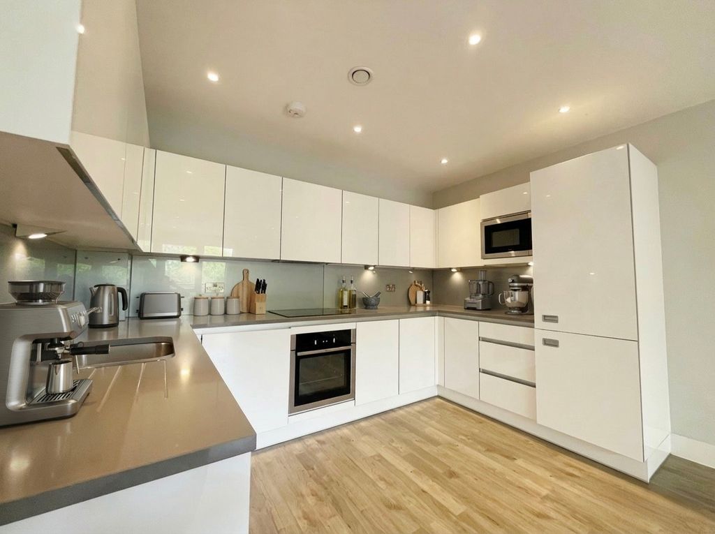 Property photo 3 of 8 Gallery