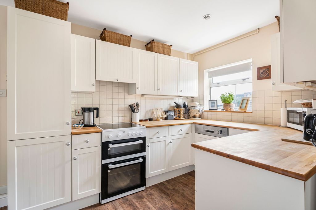 Property photo 2 of 33