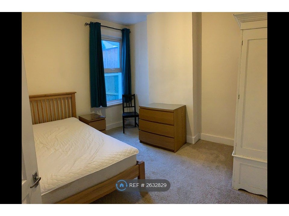Property photo 3 of 9 Bedroom 1