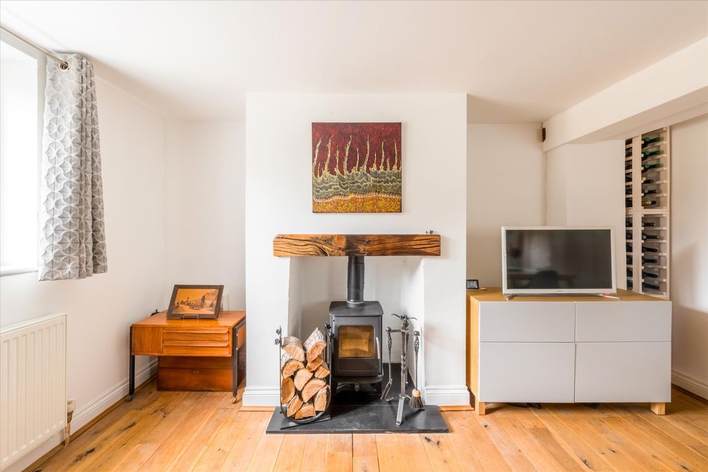 Property photo 3 of 18 Image