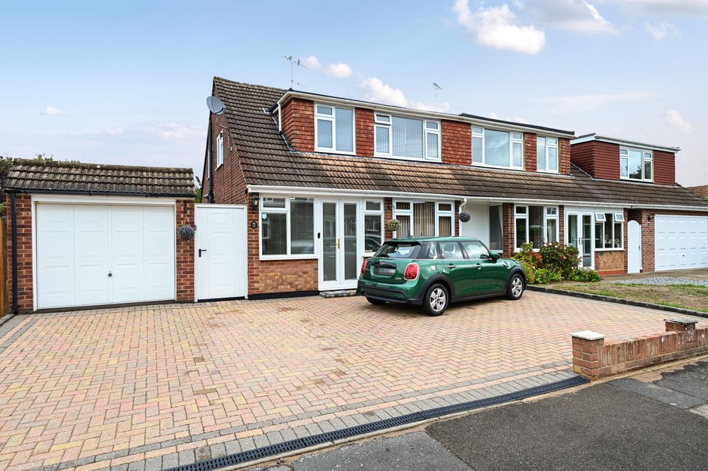 Property photo 1 of 10 19 Martins Close (1)