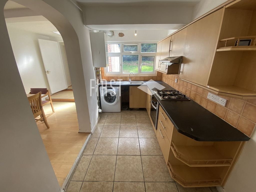 Property photo 2 of 15 Photo 11