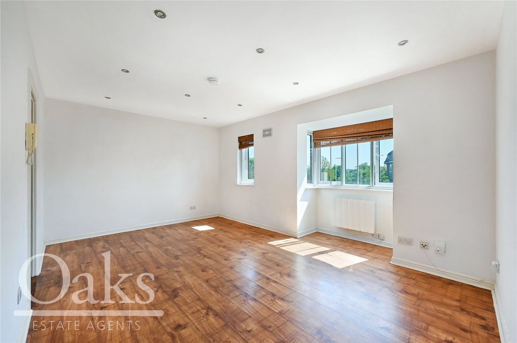 Property photo 2 of 8 Picture No. 10
