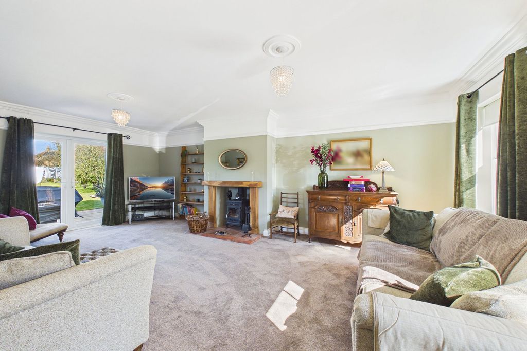 Property photo 3 of 31