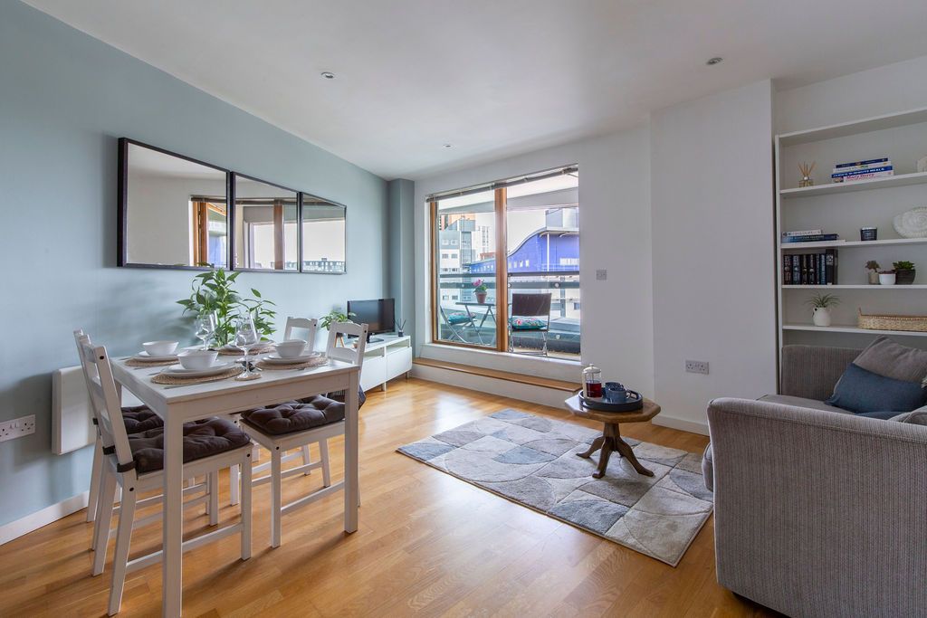 Property photo 1 of 14 803_Gateway_East_02
