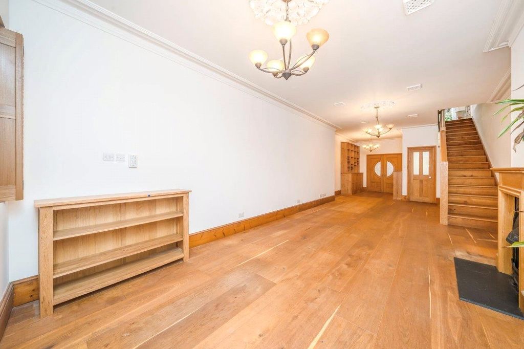 Property photo 3 of 12 Reception