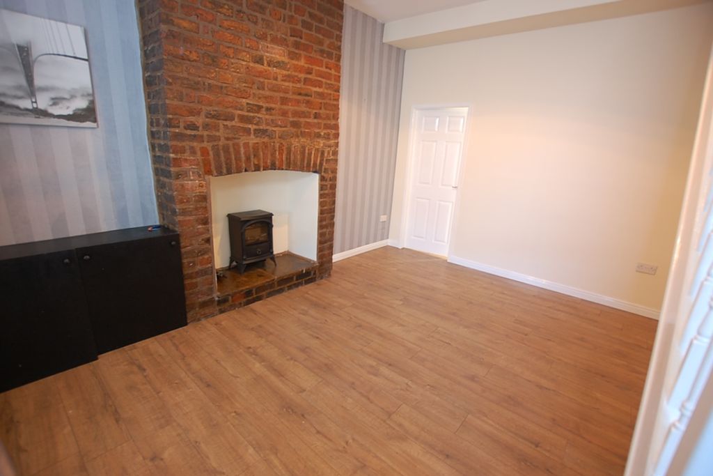 Property photo 3 of 11 Lounge