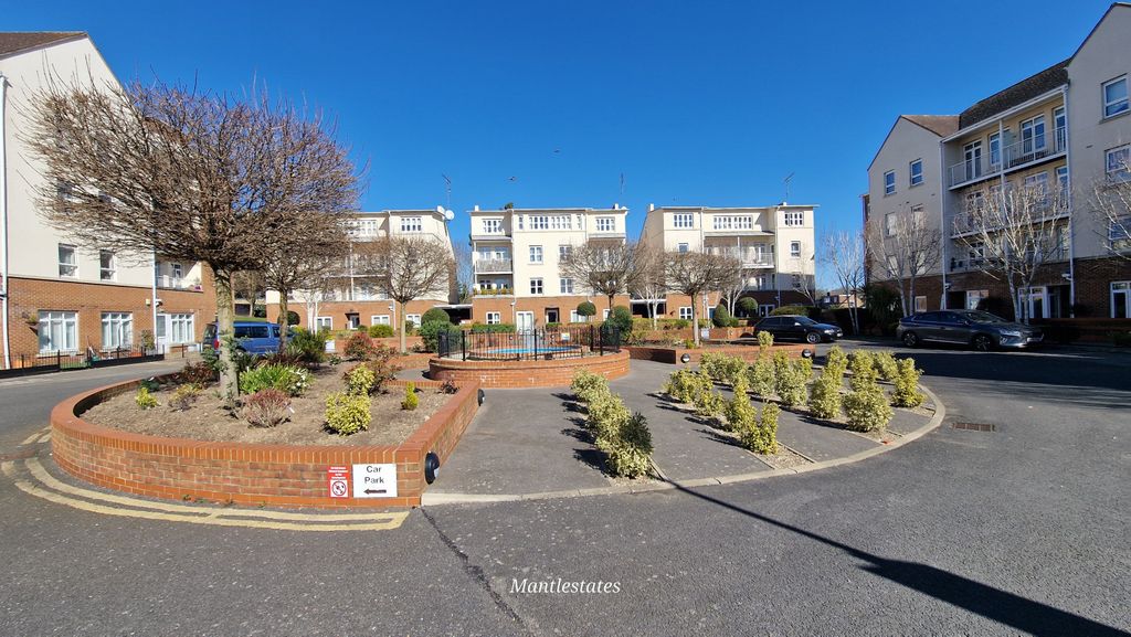 Property photo 1 of 16 One Bedroom Flat
