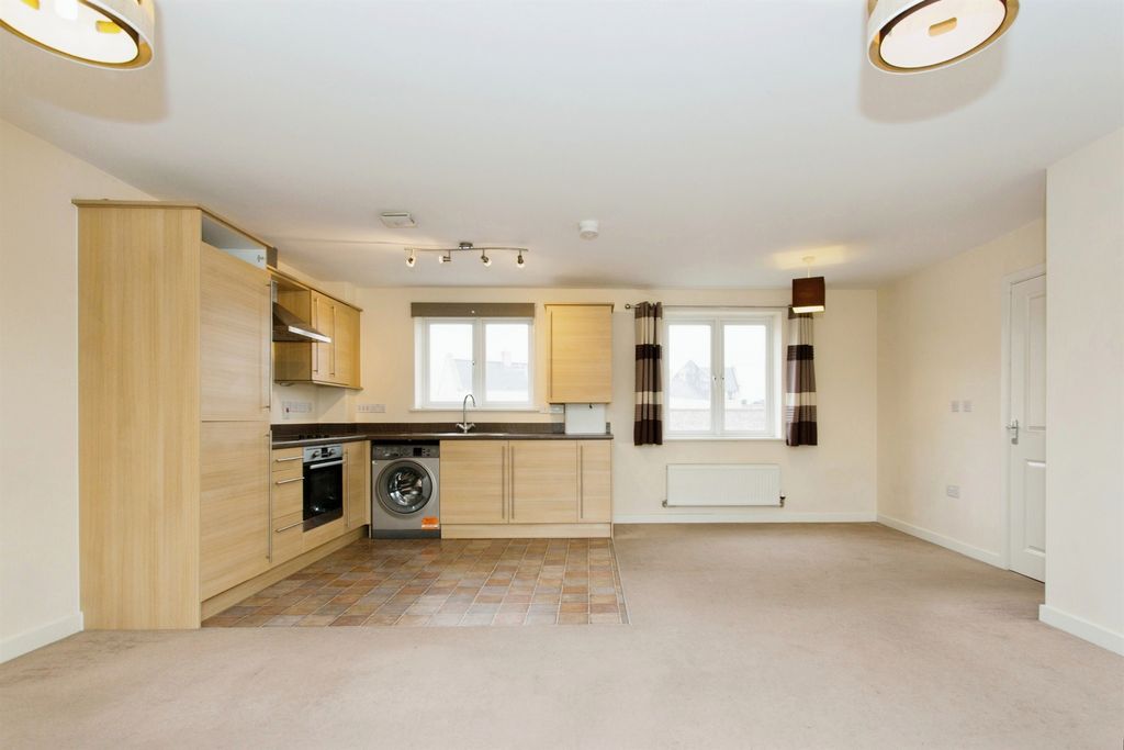 Property photo 2 of 9