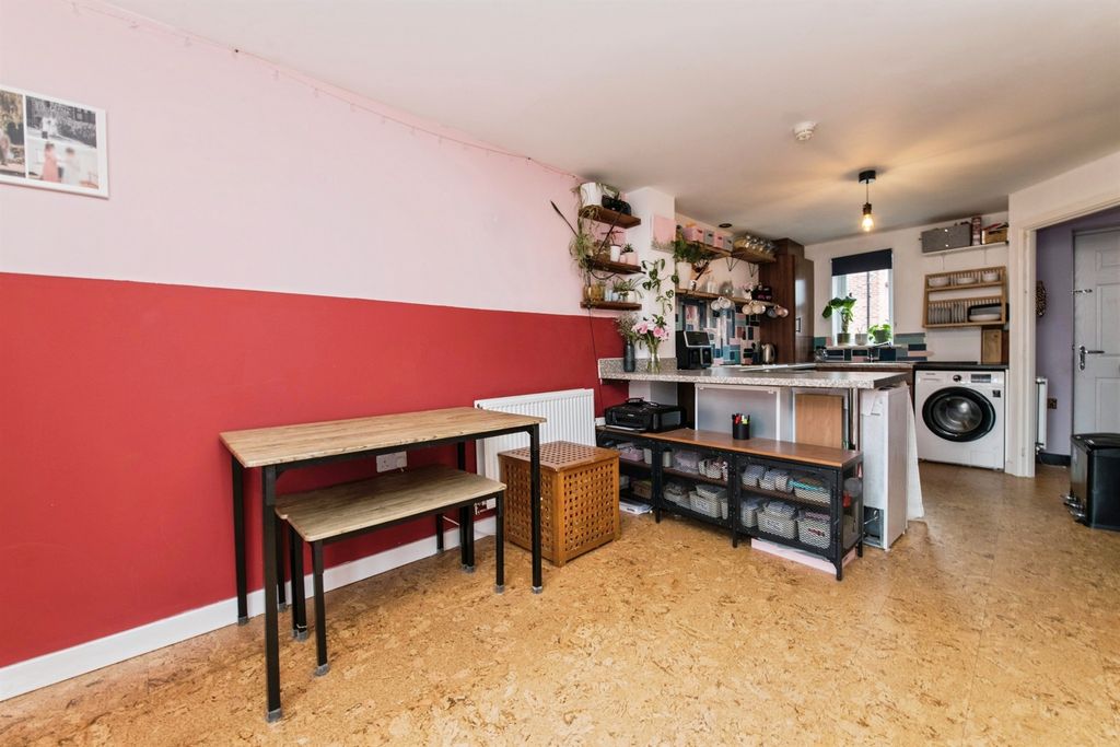 Property photo 3 of 14