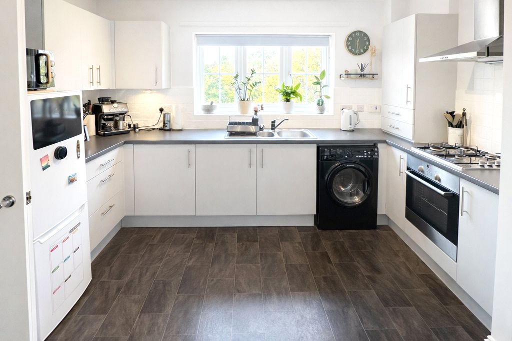 Property photo 3 of 6 Picture No. 11