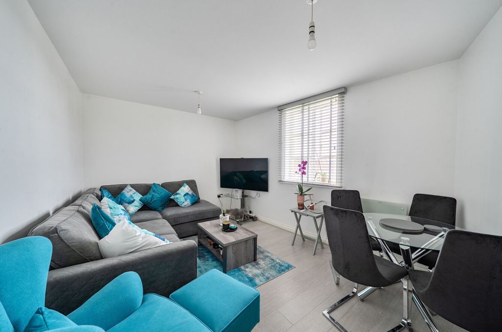 Property photo 2 of 11 1488969-10-6A5F4c...