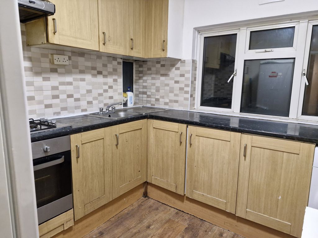 Property photo 2 of 10 Kitchen