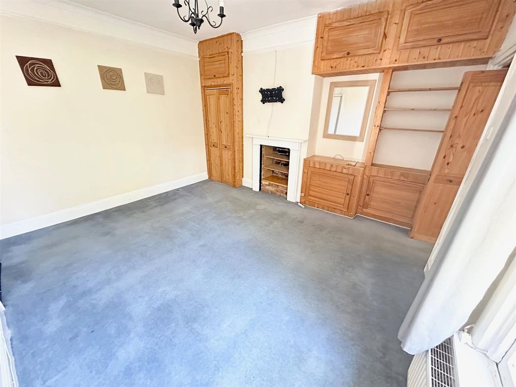 Property photo 3 of 16 Livi.Jpg