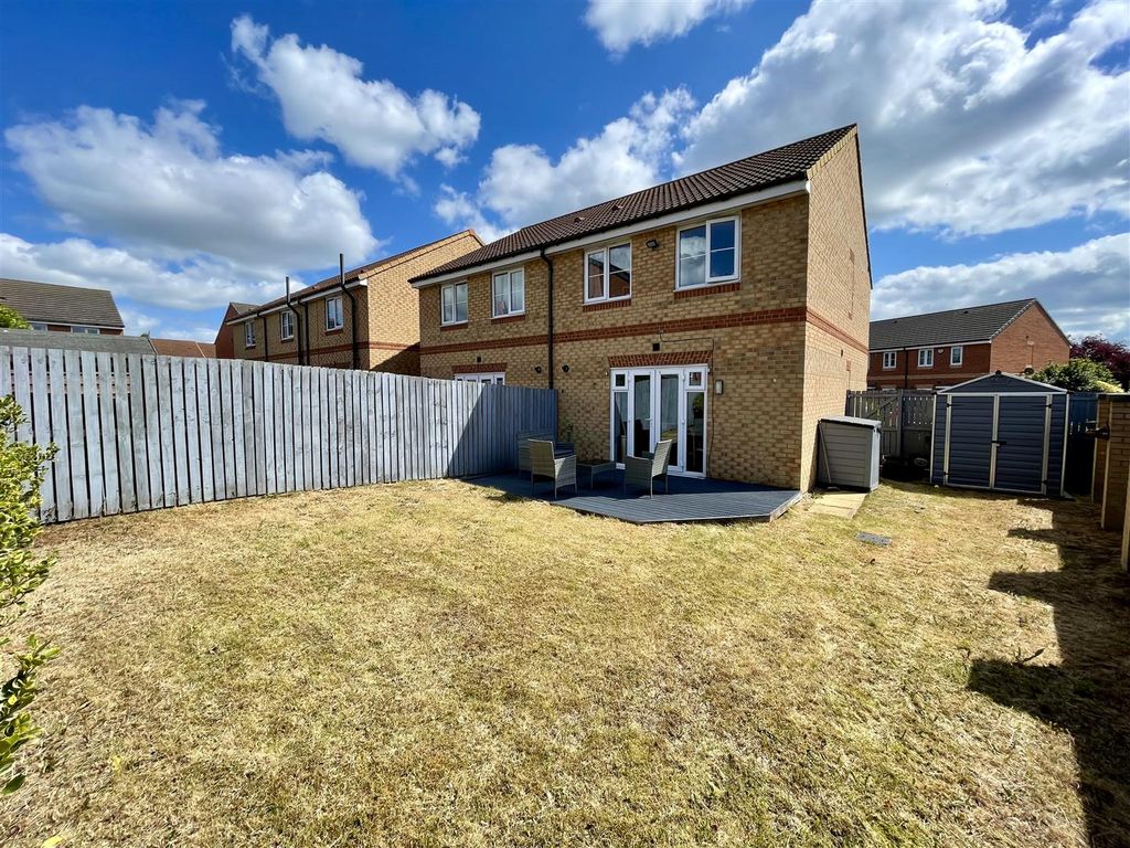 Property photo 3 of 19 Externally
