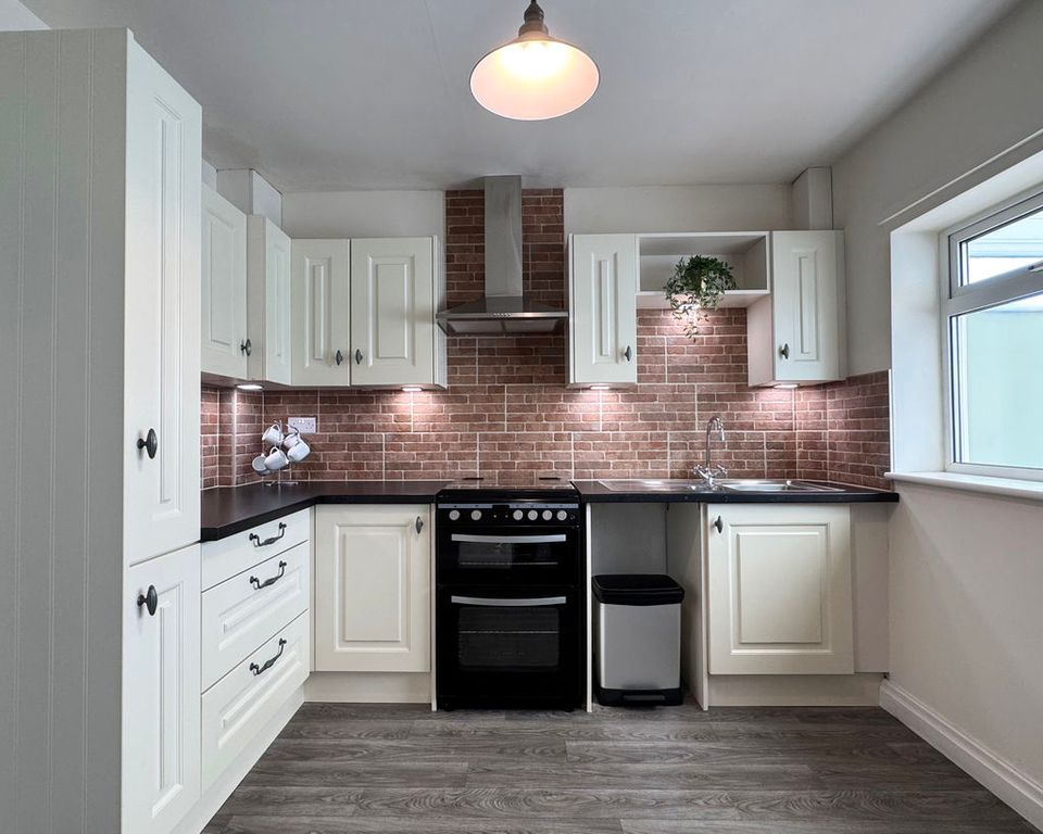 Property photo 2 of 21 Kitchen