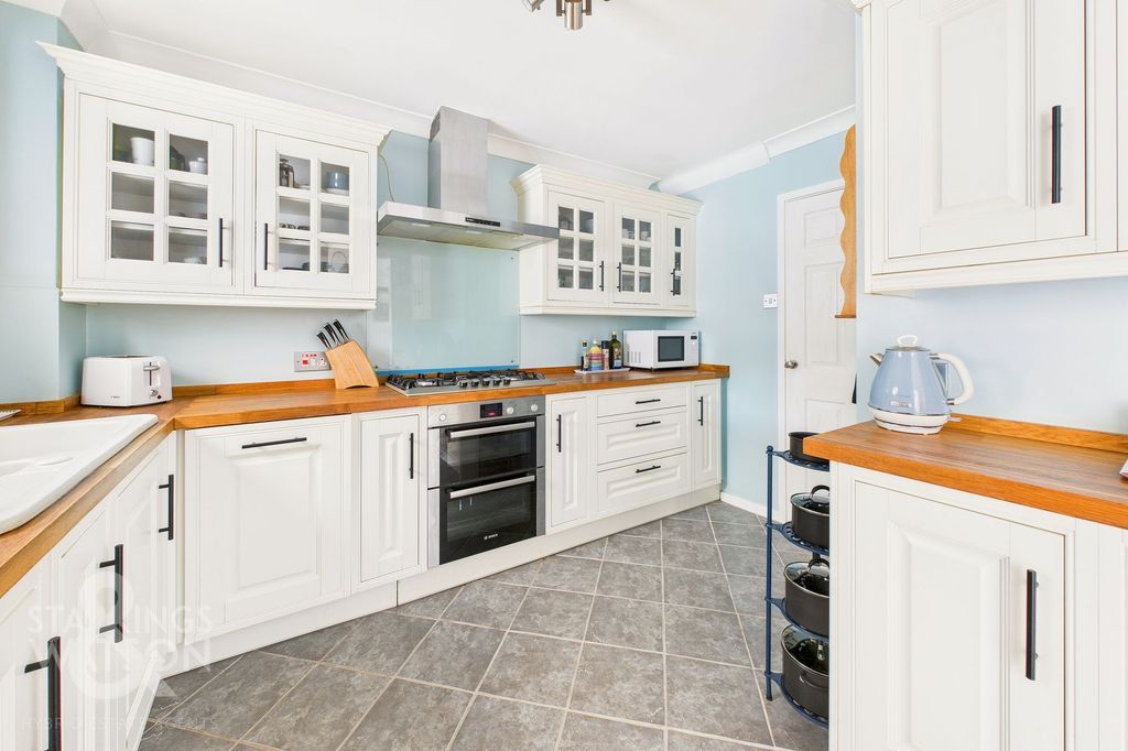 Property photo 3 of 23