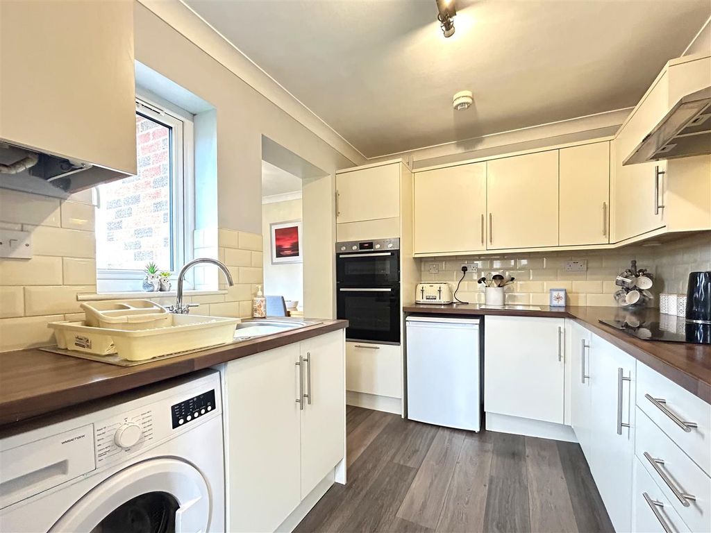 Property photo 3 of 13 Kitchen