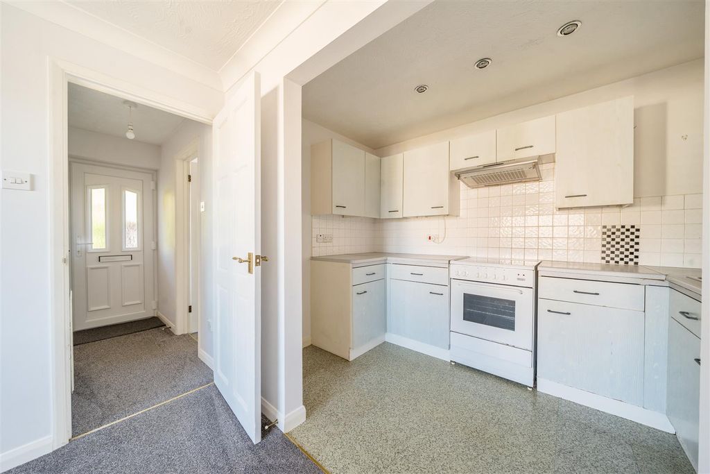 Property photo 2 of 14 Barn Close Kitchen..Jpg