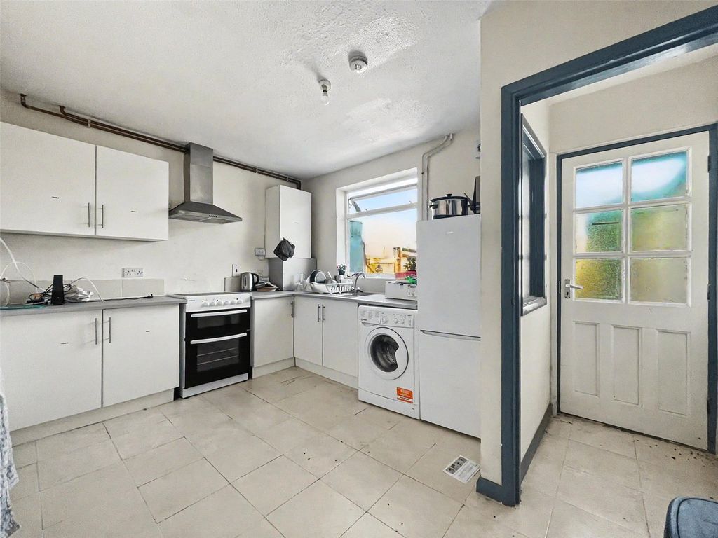 Property photo 2 of 11 Picture No. 27