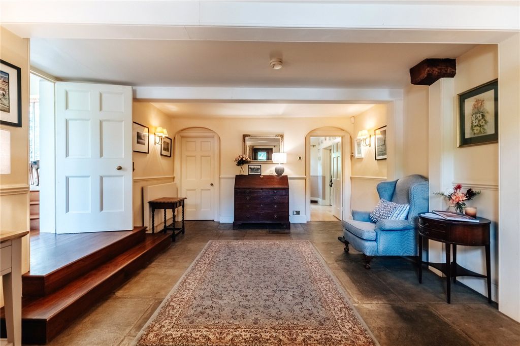 Property photo 3 of 35 Entrance Hallway