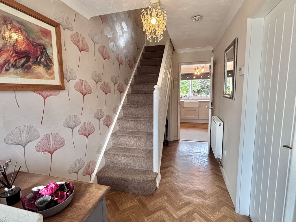 Property photo 2 of 17 Entrance Hall