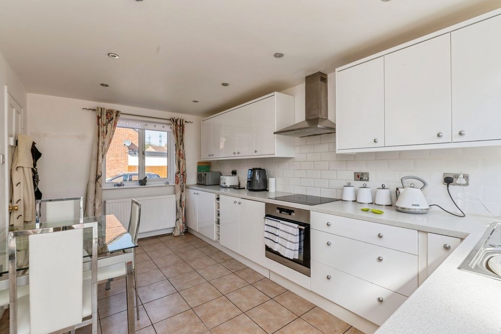 Property photo 3 of 17 Photo