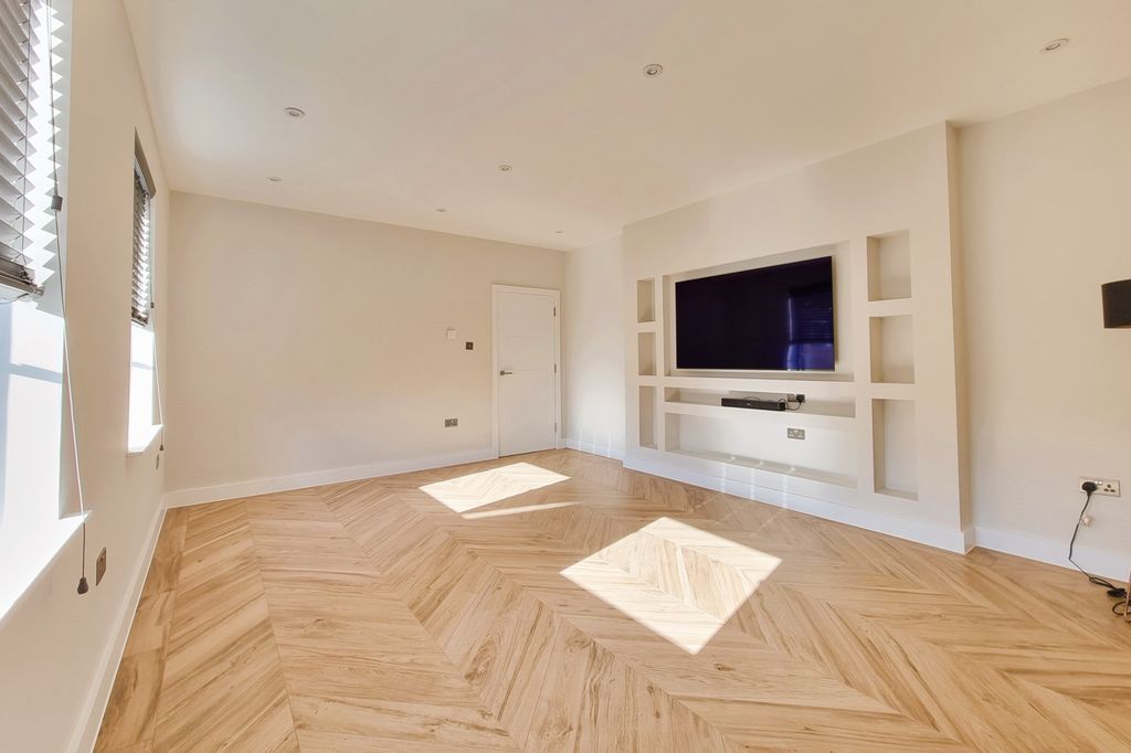 Property photo 2 of 32 20251024_143434