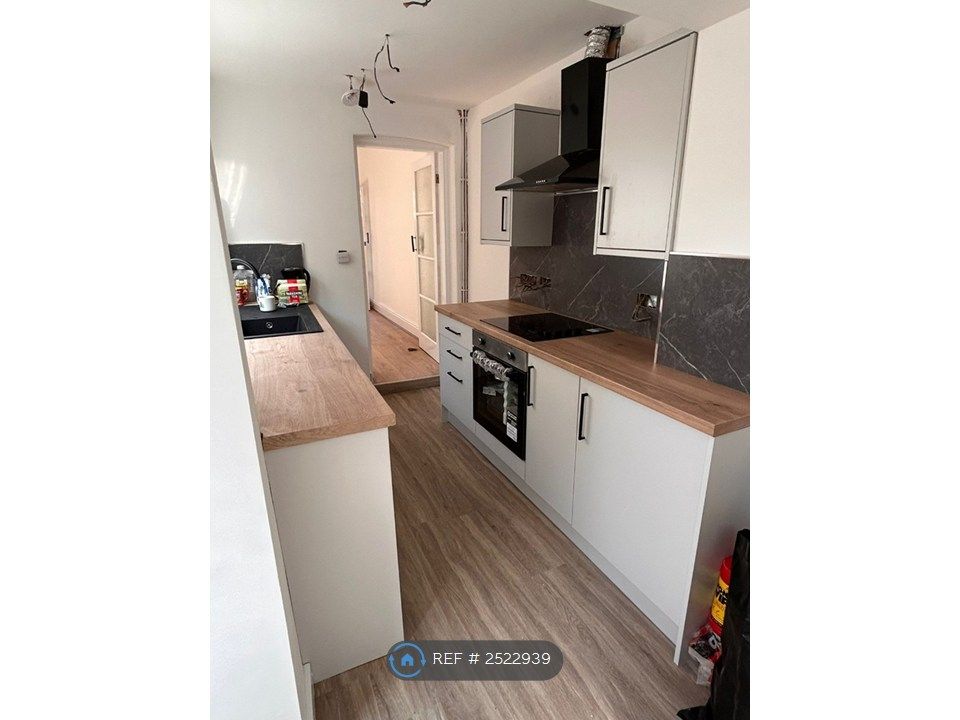 Property photo 1 of 8 Kitchen