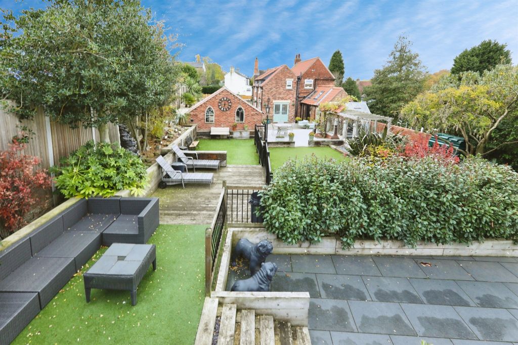 Property photo 2 of 27