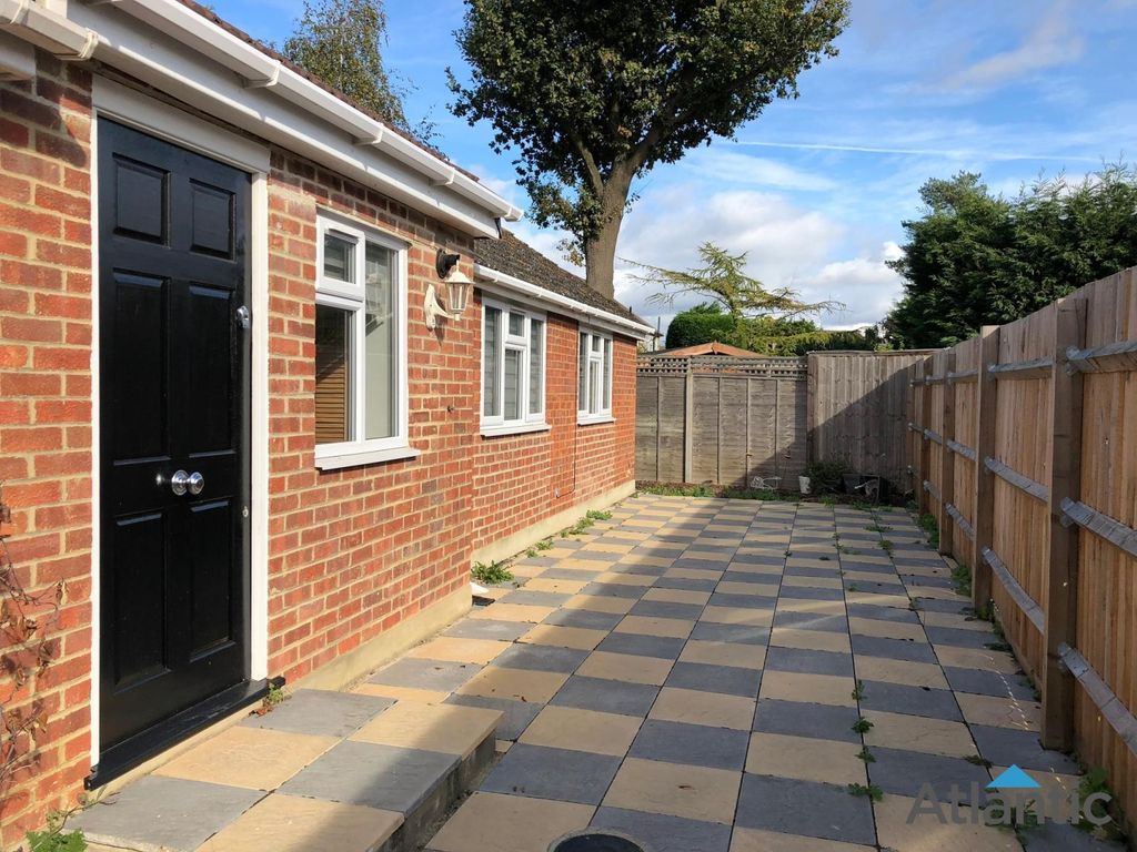 Property photo 1 of 7 Large 2 Bedroom Bungalow