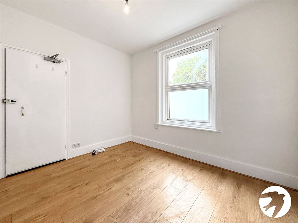 Property photo 3 of 5 Bedroom/Living Space