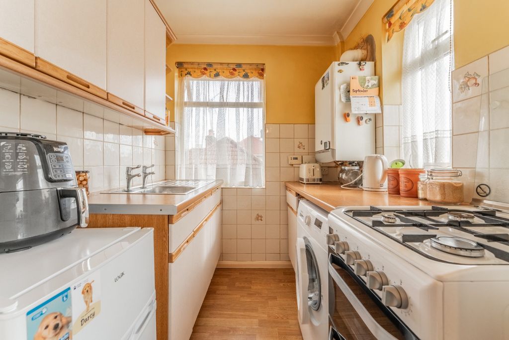 Property photo 2 of 10 5537232