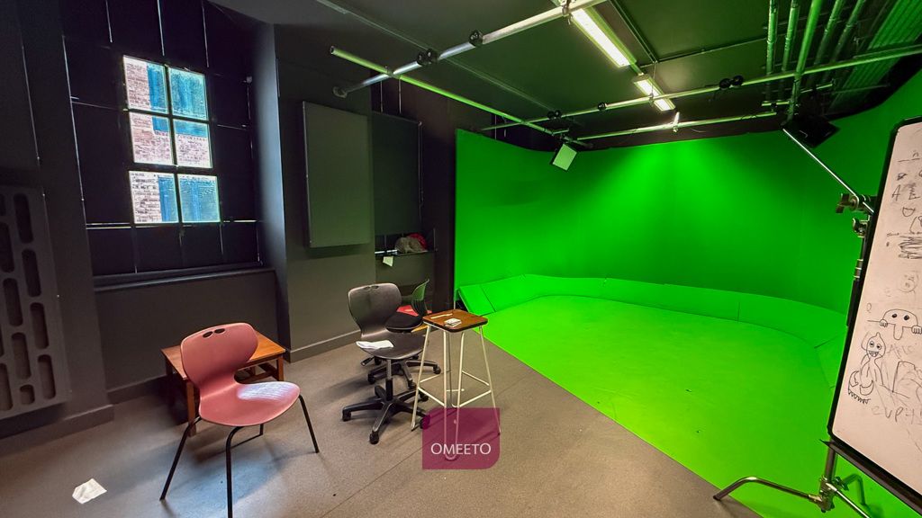 Property photo 1 of 3 Studio To Let