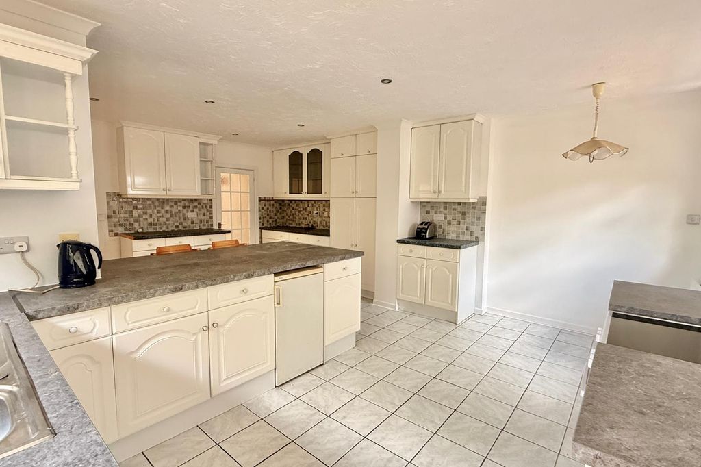 Property photo 2 of 21 Gallery