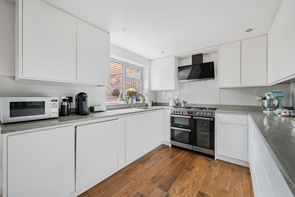 Property photo 3 of 26