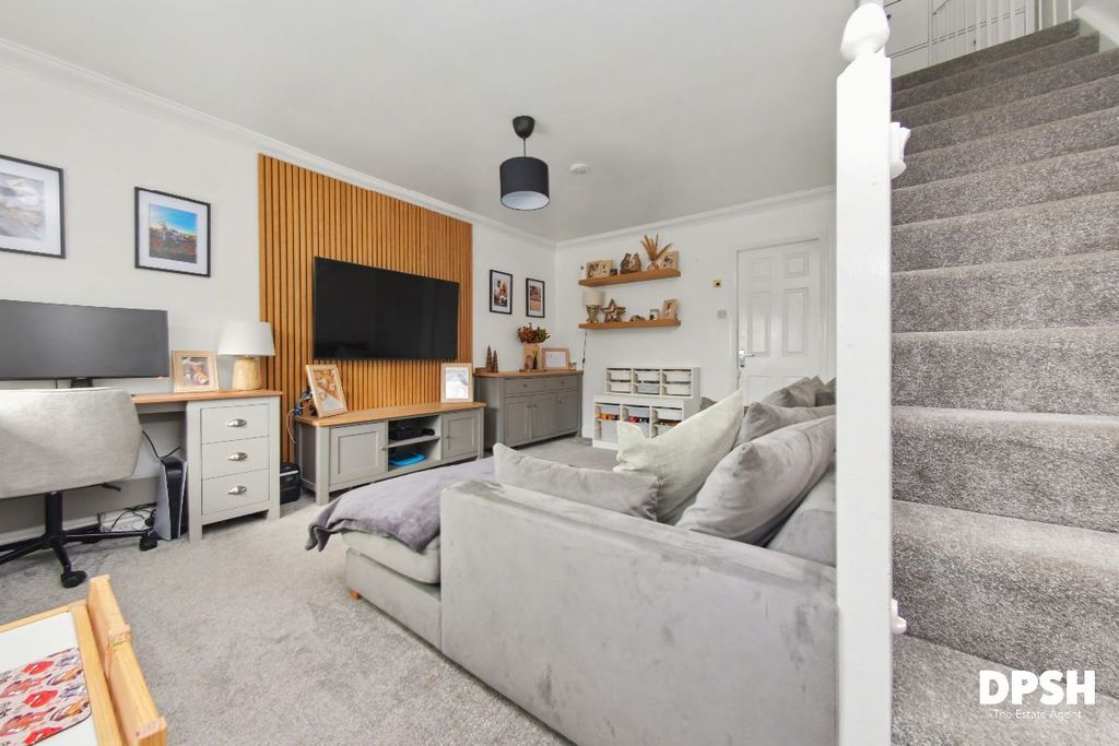 Property photo 3 of 23