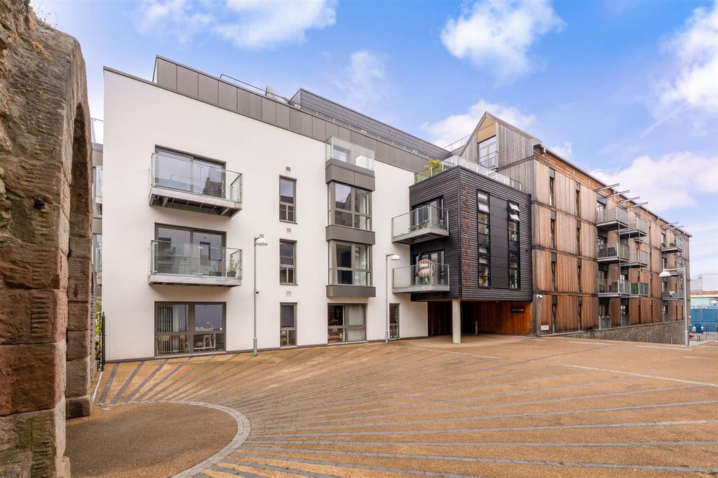Property photo 1 of 19 99-Hope-Quay-Bs1-20.Jpg
