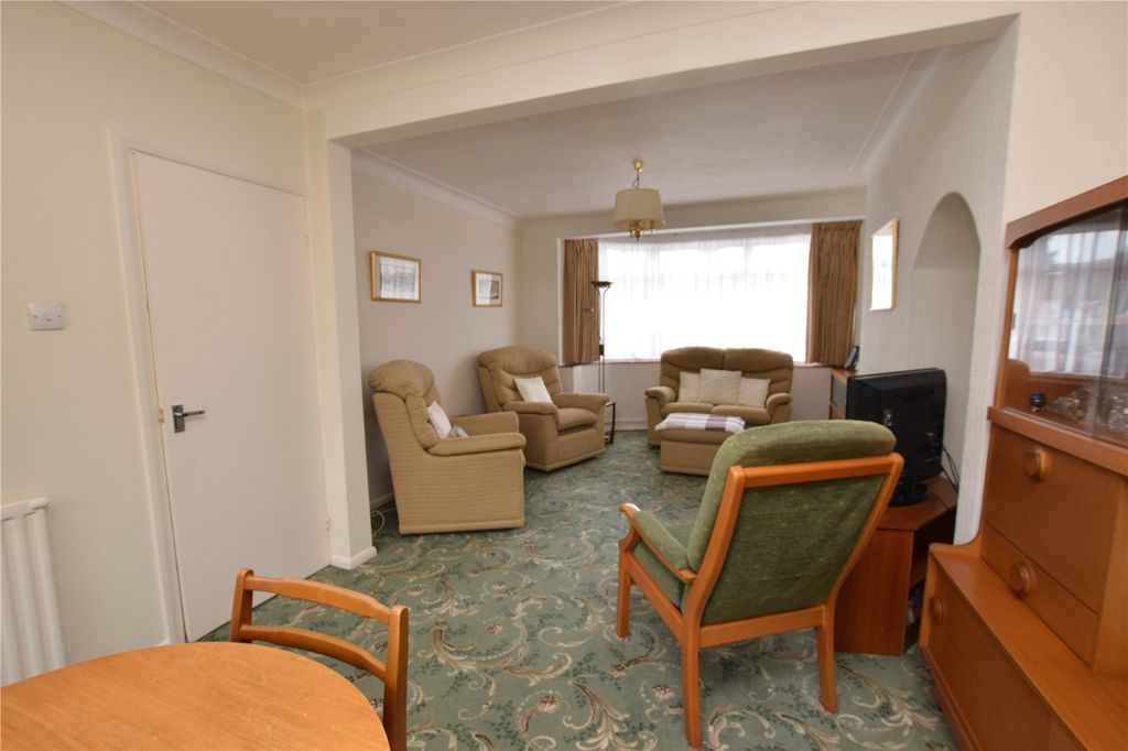 Property photo 3 of 16 Picture No. 02
