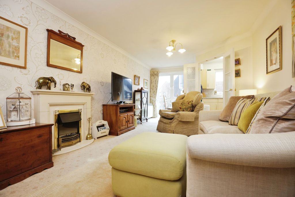 Property photo 1 of 12 Lounge