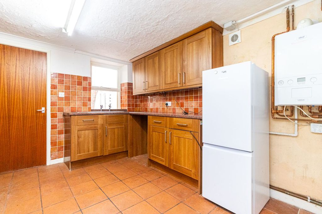 Property photo 3 of 17 Kitchen