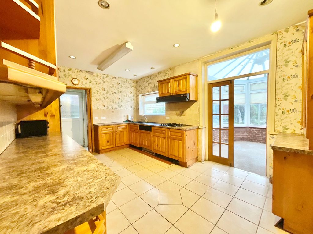 Property photo 2 of 23