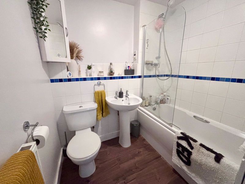 Property photo 2 of 14 Bathroom