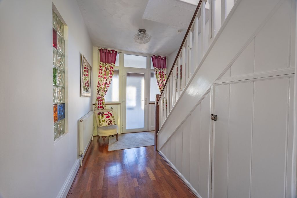 Property photo 2 of 37