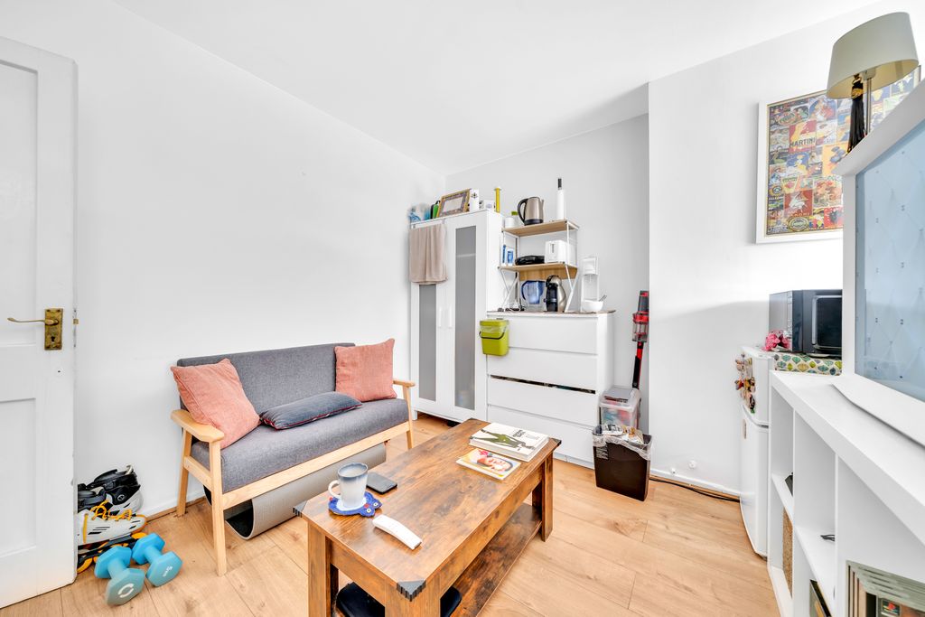 Property photo 3 of 11