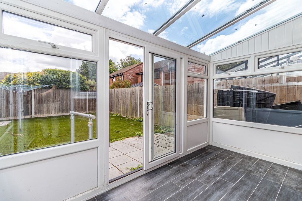 Property photo 3 of 16 Conservatory